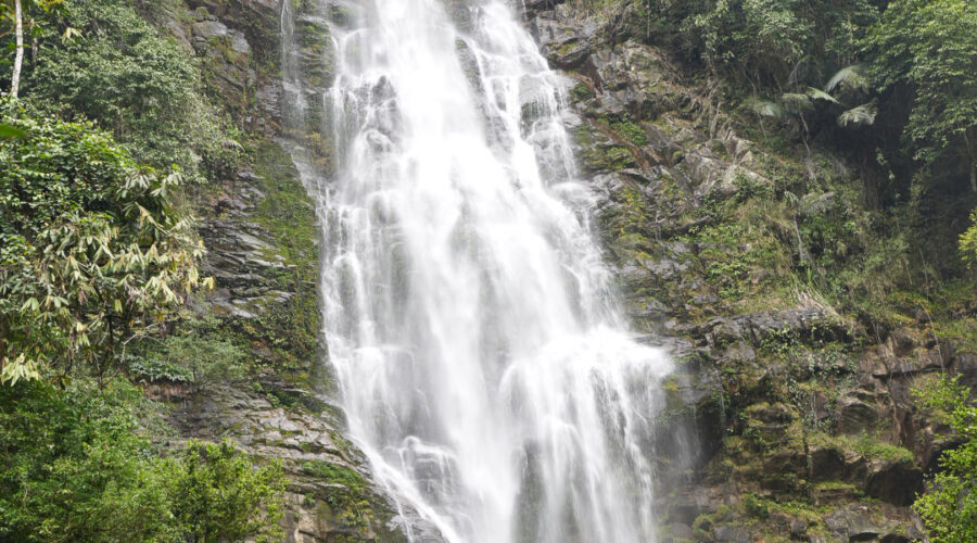 Khám phá vẻ đẹp tự nhiên tại thác Khe Kèm ở Con Cuông